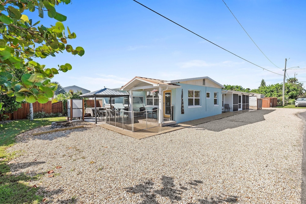 Beachside Oasis in New Smyrna Beach, United States