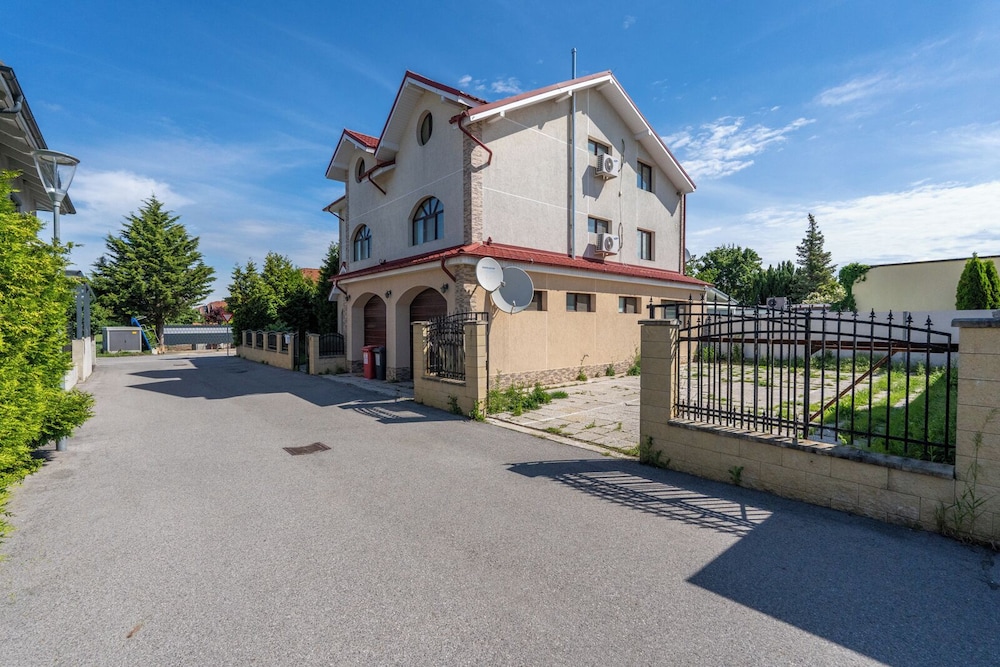 FarawayHomes Aparthotel Near Vienna Airport Anytime Self Check In