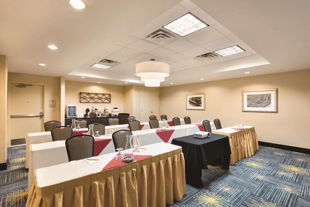 Hilton Garden Inn Fargo - photo 61