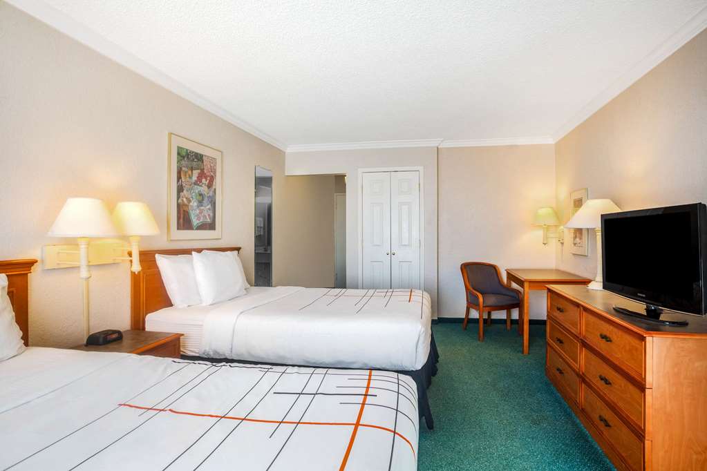 Days Inn by Wyndham Del Rio - photo 25