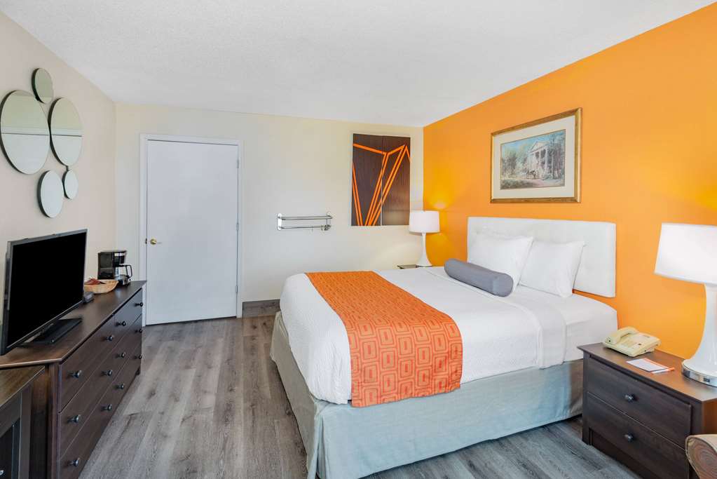 Howard Johnson by Wyndham Staunton - photo 22