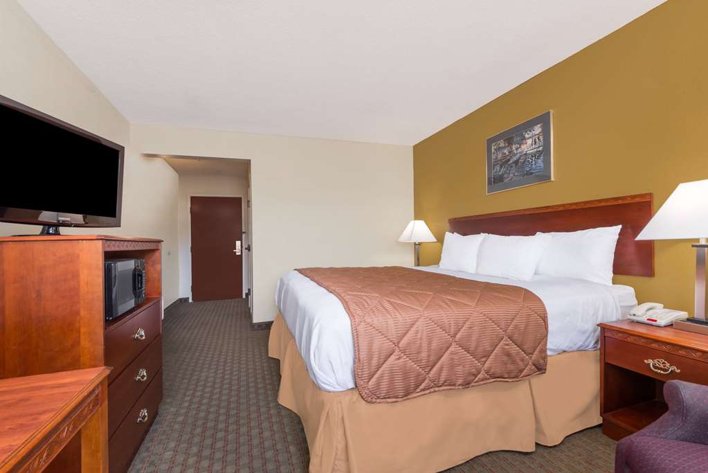 Days Inn by Wyndham Norton - photo 9