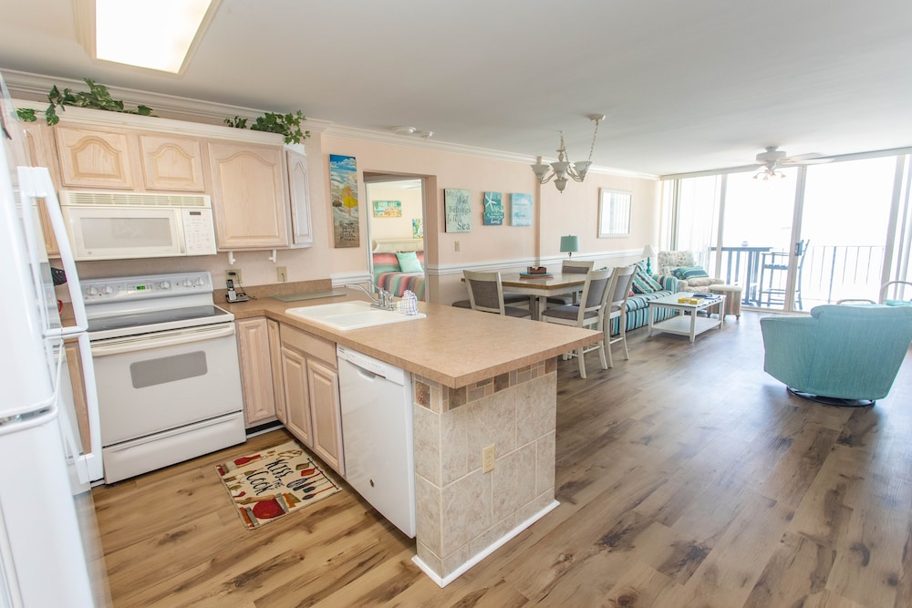 Royal Garden Resort 401 3 Bedroom Condo by Redawning - photo 11