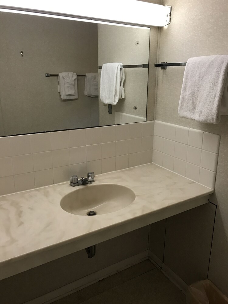 Chieftain Motel - photo 19