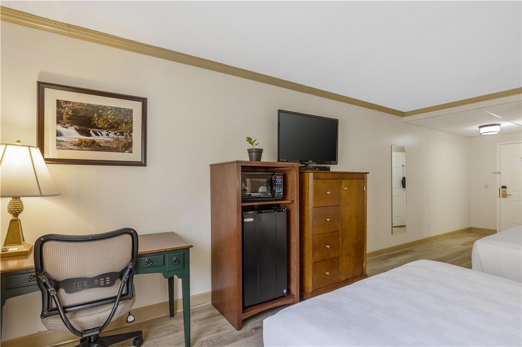 Best Western PLUS Morristown Inn Florham Park - photo 35
