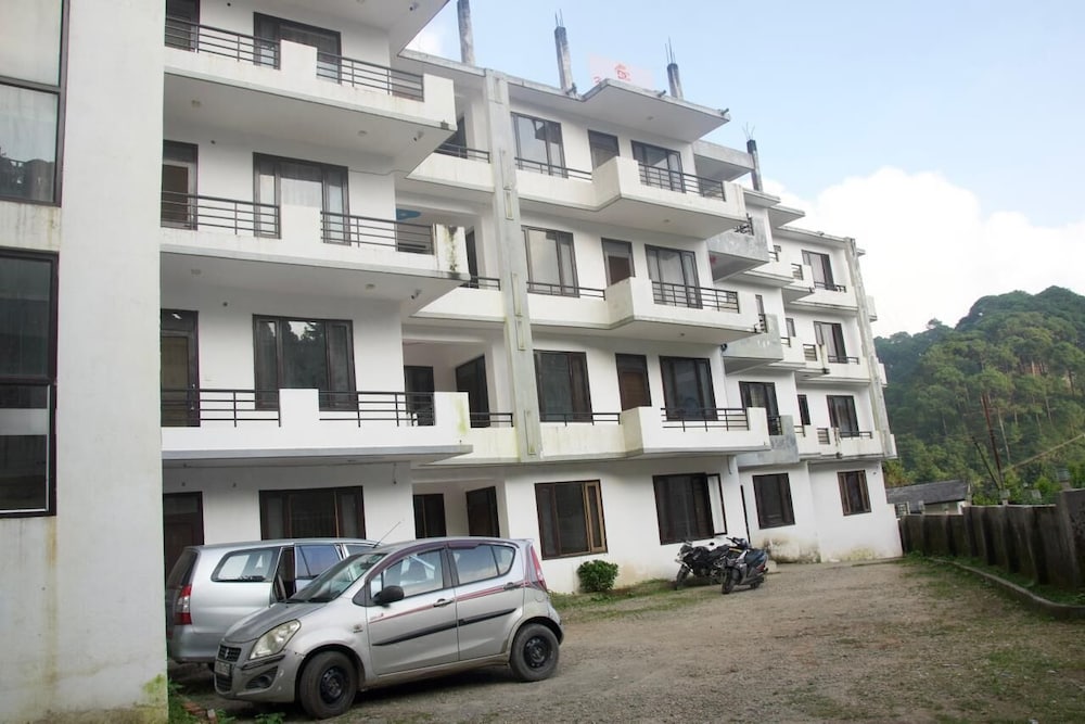 Hotel Dark Clouds - carbon neutral hotel in Unknown City