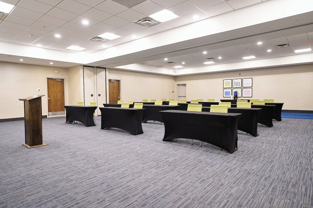 Holiday Inn Express Charleston Civic Center by IHG - photo 34