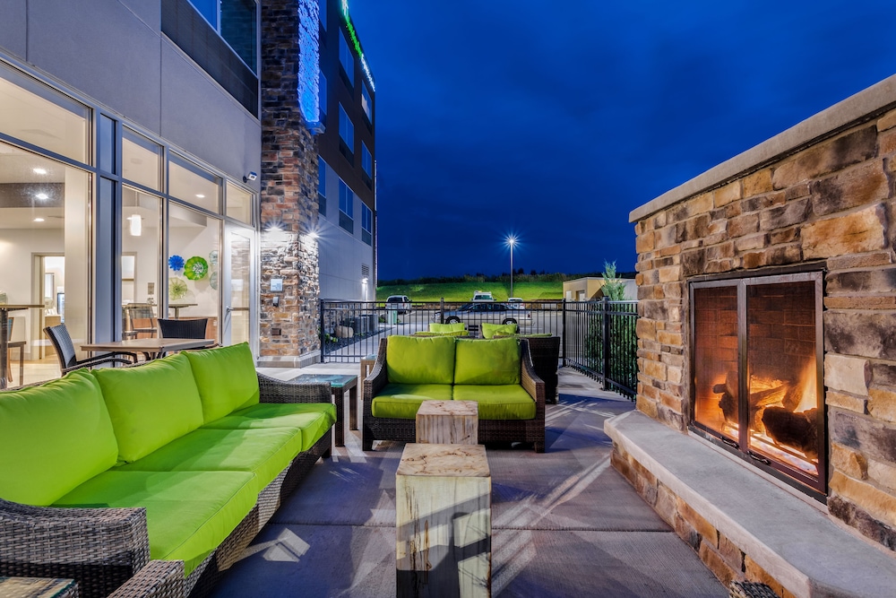 Holiday Inn Express & Suites Rice Lake by IHG - photo 42
