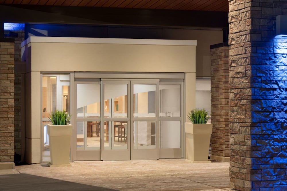 Holiday Inn Express & Suites Stevensville Benton Harbor an IHG Hotel - photo 69