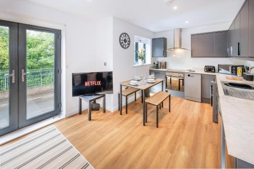 Luxury City Base 4 Beds 2 Baths Parking — 4-Star Luxury Hotel in Southampton, United Kingdom
