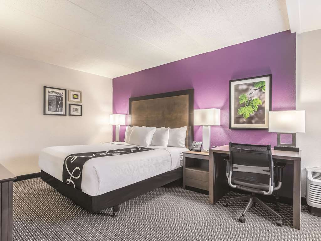 La Quinta Inn & Suites by Wyndham Salem NH - photo 38