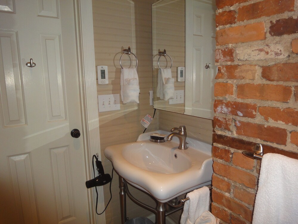 Lake Allatoona Inn - photo 24