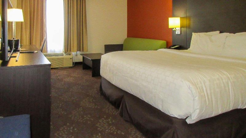 Clarion Pointe Evansville North - photo 30