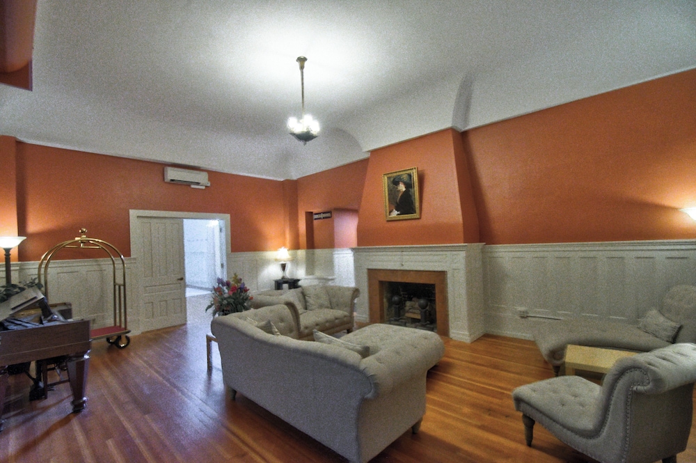 Centralia Square Grand Ballroom and Vintage Hotel - photo 4