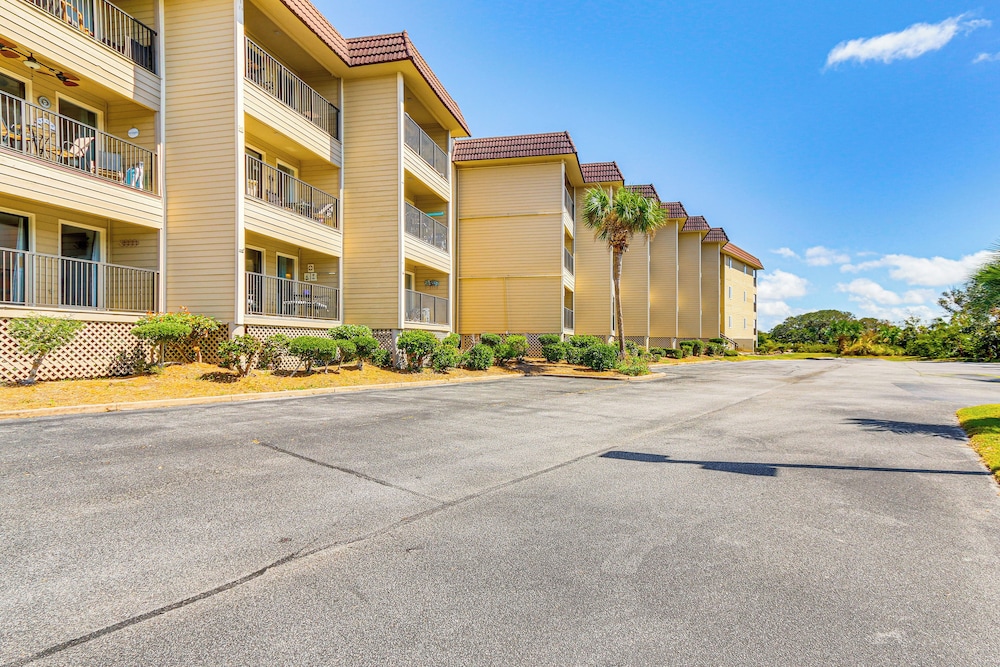 Walk to Beach: Resort Perks at Hilton Head Condo - photo 21