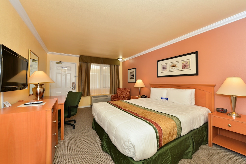 Inn By The Sfo - photo 20