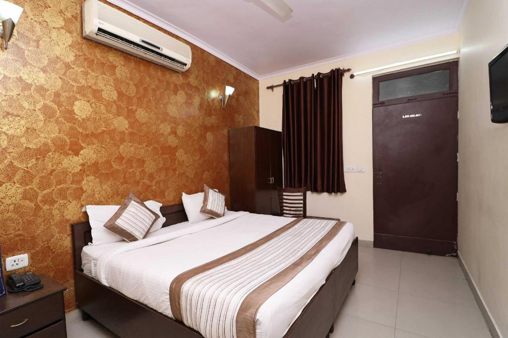 Hotel O Shalimar Bagh Near Max Hospital — 4-Star Luxury Hotel in New Delhi, India