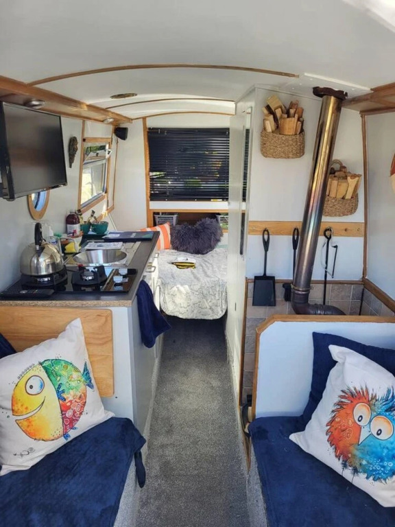 Charming Baby Narrowboat Apsley Marina — Hemel Hempstead