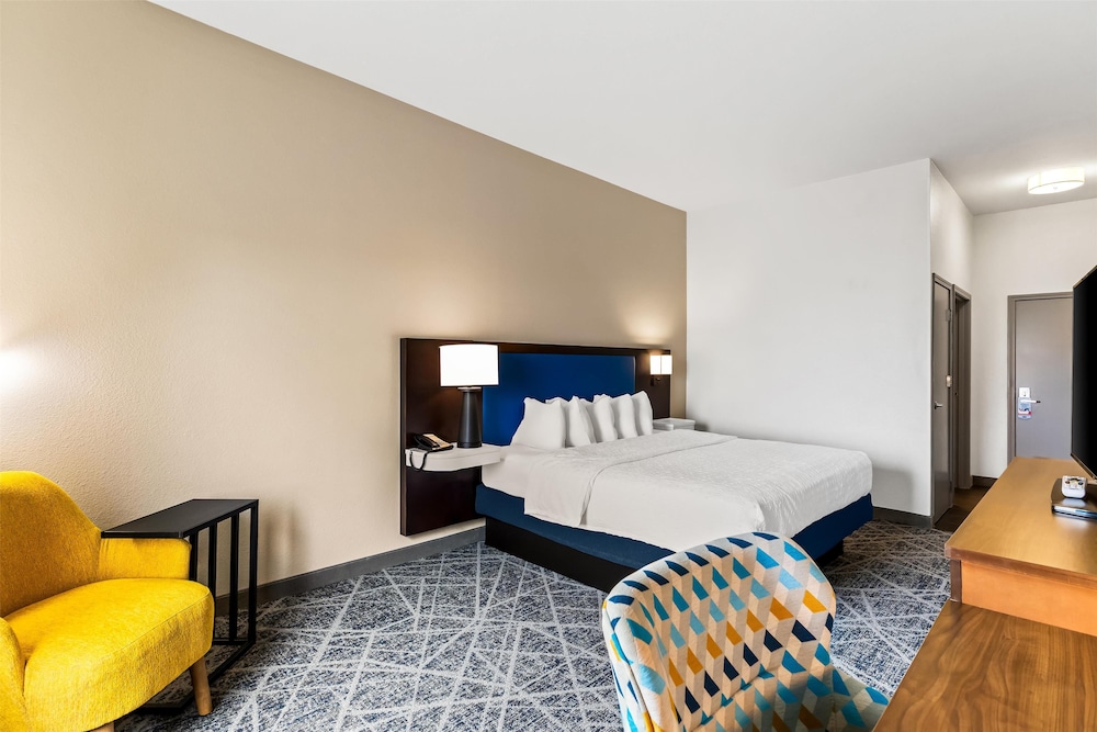 Hampton Inn Laramie - photo 7