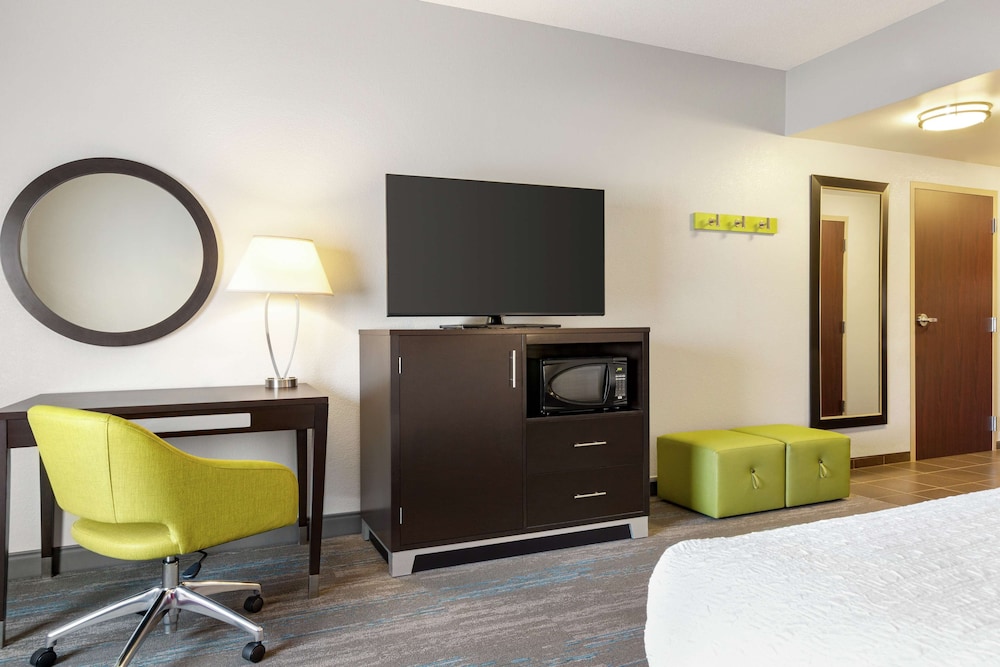 Hampton Inn & Suites York South - photo 18