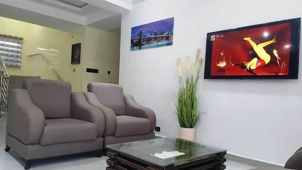 Crownbee Luxury Apartment — 4-Star Luxury Hotel in Abuja, Nigeria