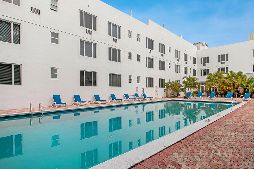 Tropics Hotel and Hostels - photo 39