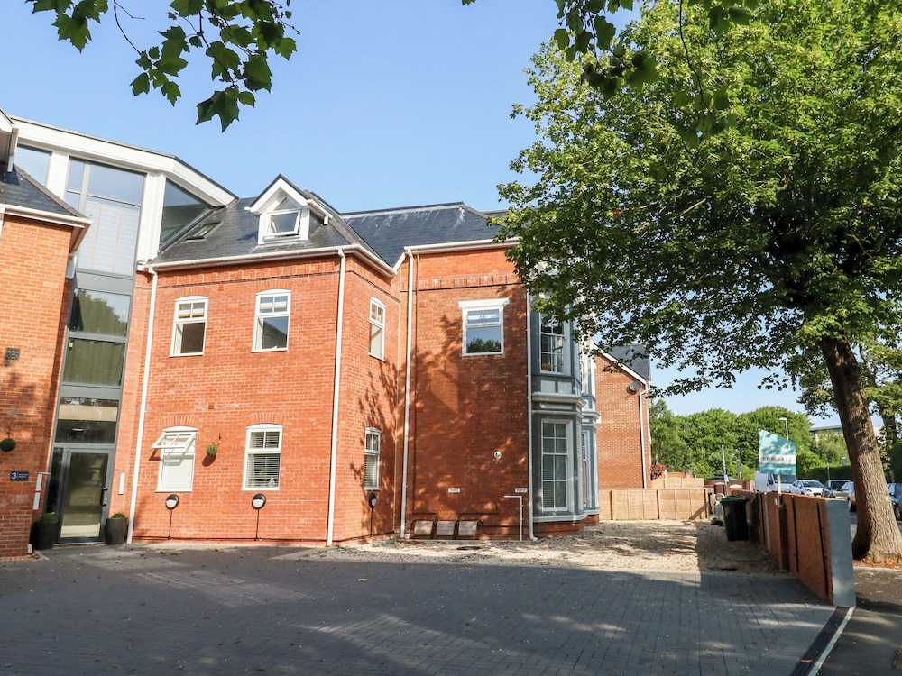 Flat 6 Thornlow Heights — 4-Star Luxury Hotel in Weymouth, United Kingdom