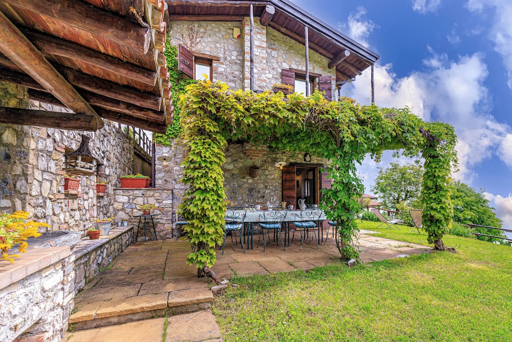 Villa Formaga Relax and View Lake — 4-Star Luxury Hotel in Gargnano, Italy