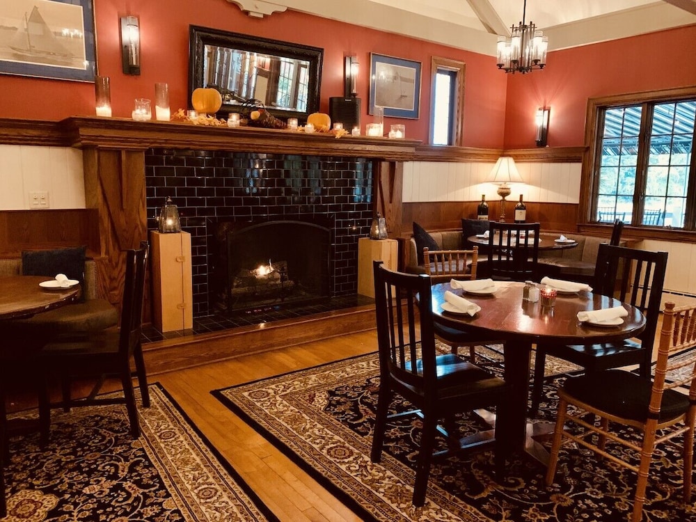 Springside Inn - photo 2