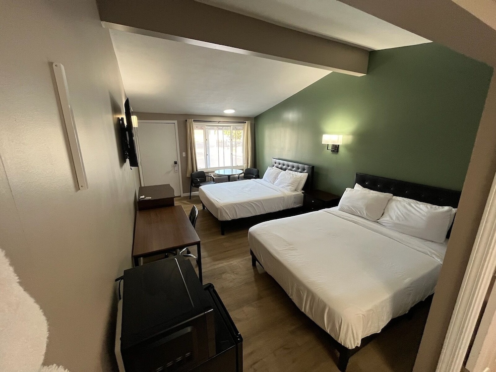 Valley Inn and Suites - photo 30