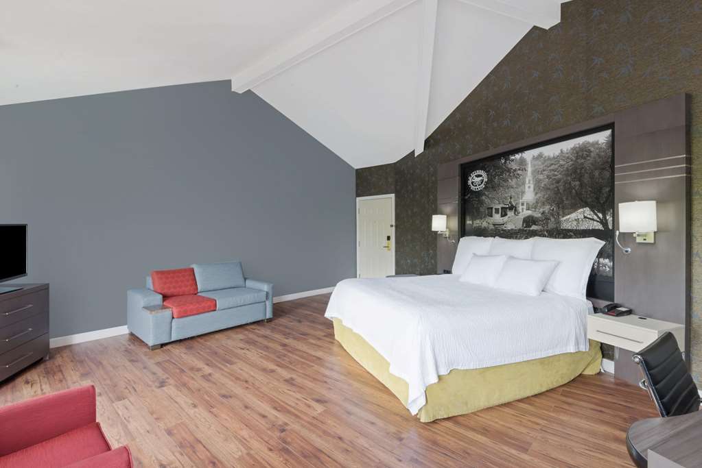 Super 8 by Wyndham Sturbridge - photo 12