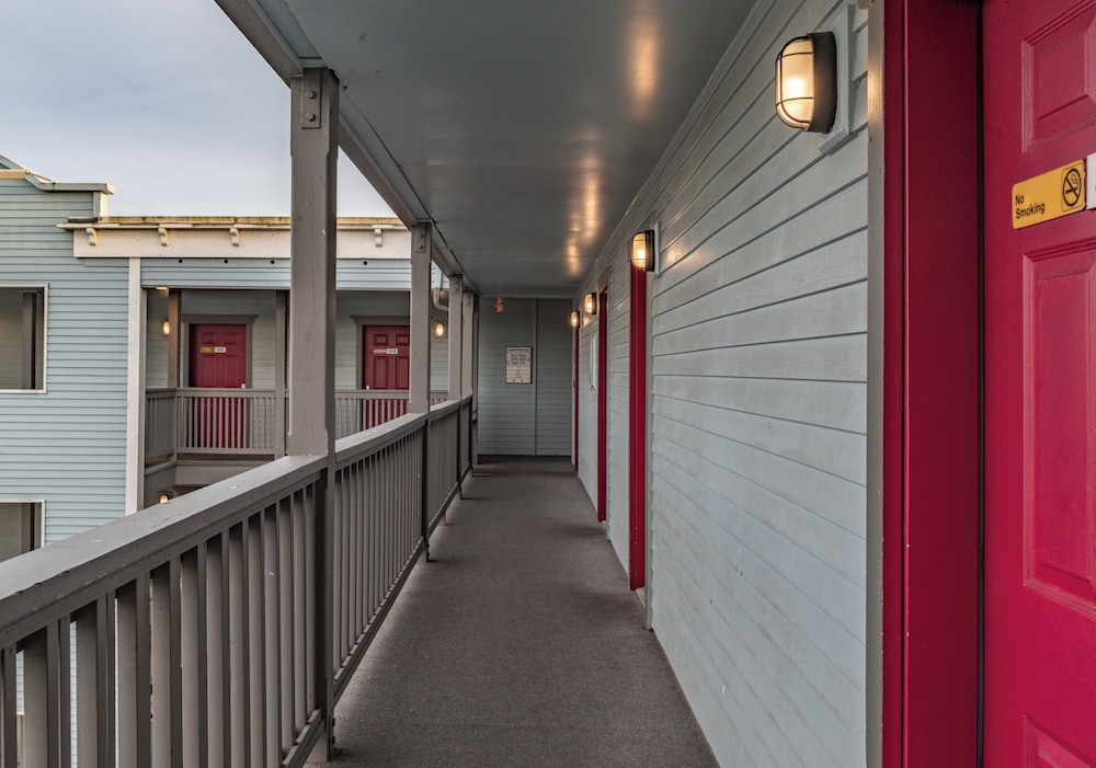 Water Front Inn - photo 32