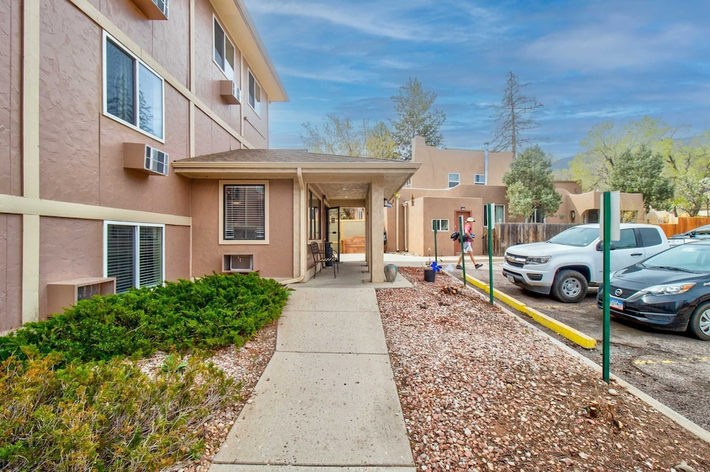 Motel 229 @ Garden of the Gods - photo 42