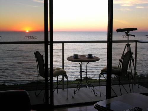Clifftop Apartments Portland Vic — 4-Star Luxury Hotel in Portland, Australia