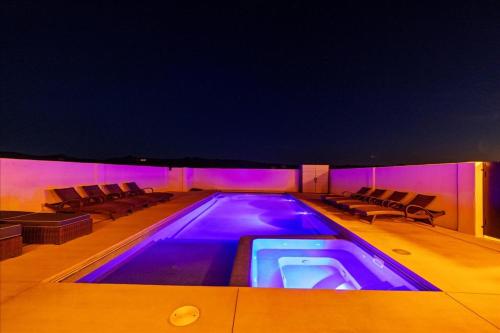 Sandy Bottoms in Hurricane, United States