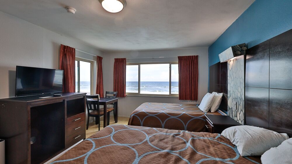 Driftwood Beach Motel - photo 26