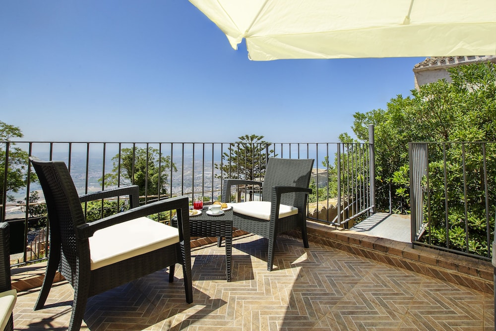 Camere Di Ulisse — Erice