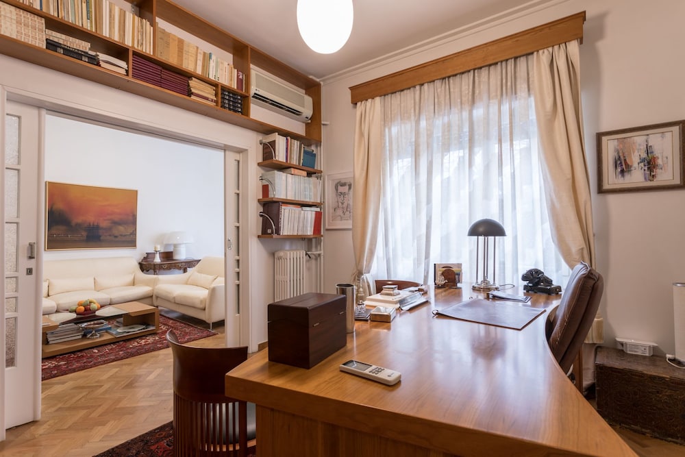 Elegant & Spacious 2bdr Flat - last minute hotel in Athens
