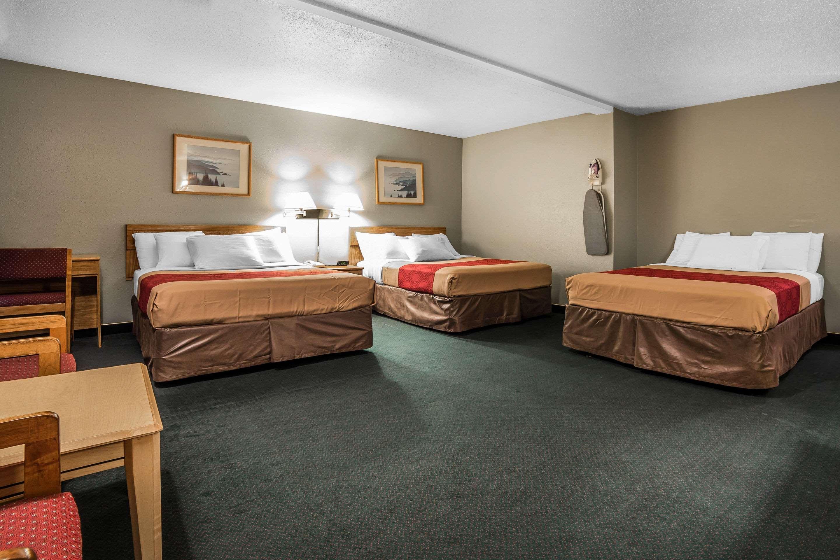 Econo Lodge Laramie WY - photo 9