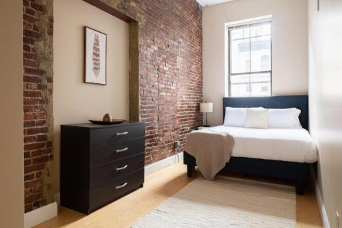 Large Ceilings Centrally Located 4bed 2bath — 4-Star Luxury Hotel in Boston, United States