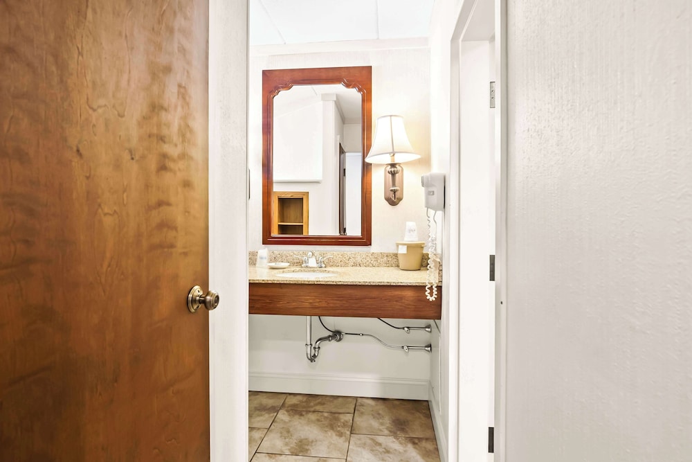 Best Western Merry Manor Inn - photo 16
