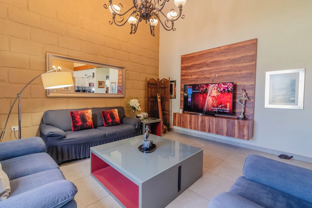 Family House with landscape garden in San Miguel — 4-Star Luxury Hotel in San Miguel De Allende, Mexico