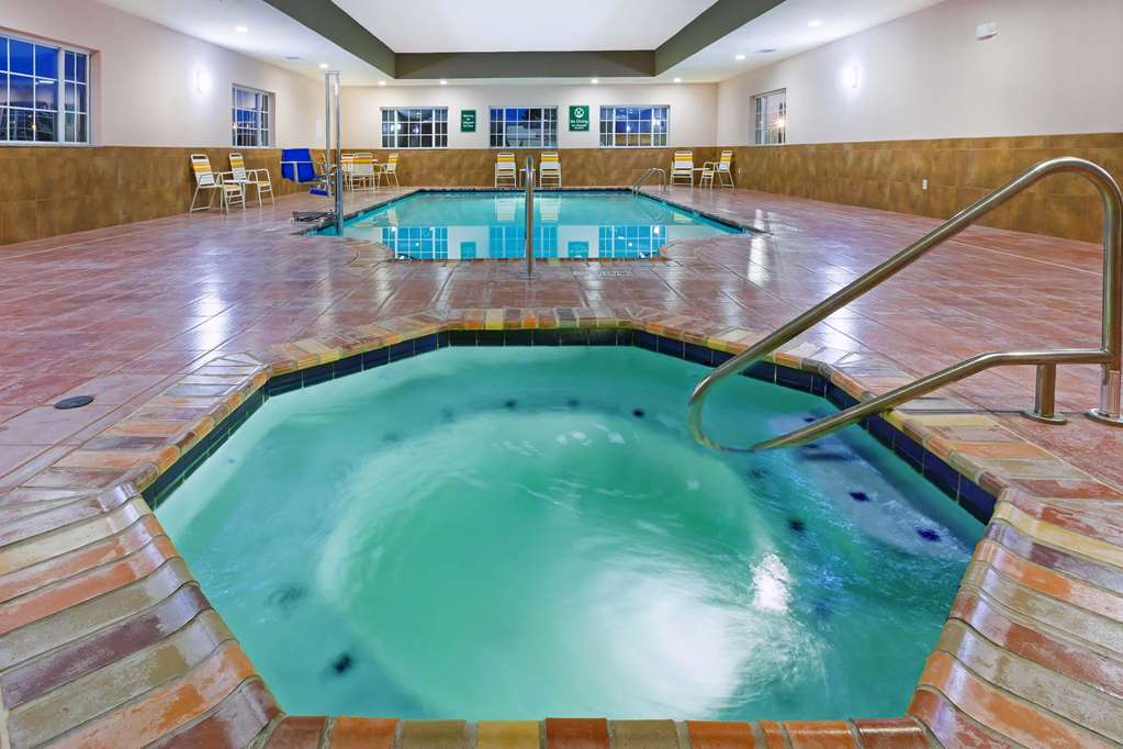 La Quinta Inn Suites Floresville - photo 10