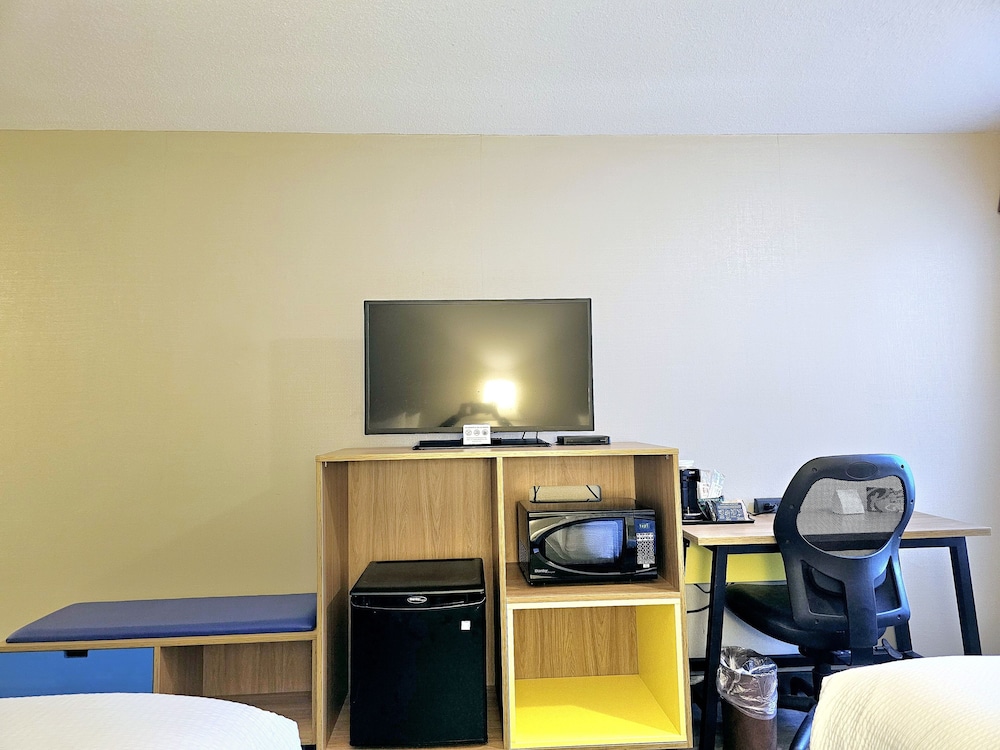 Days Inn by Wyndham Rolla - photo 8