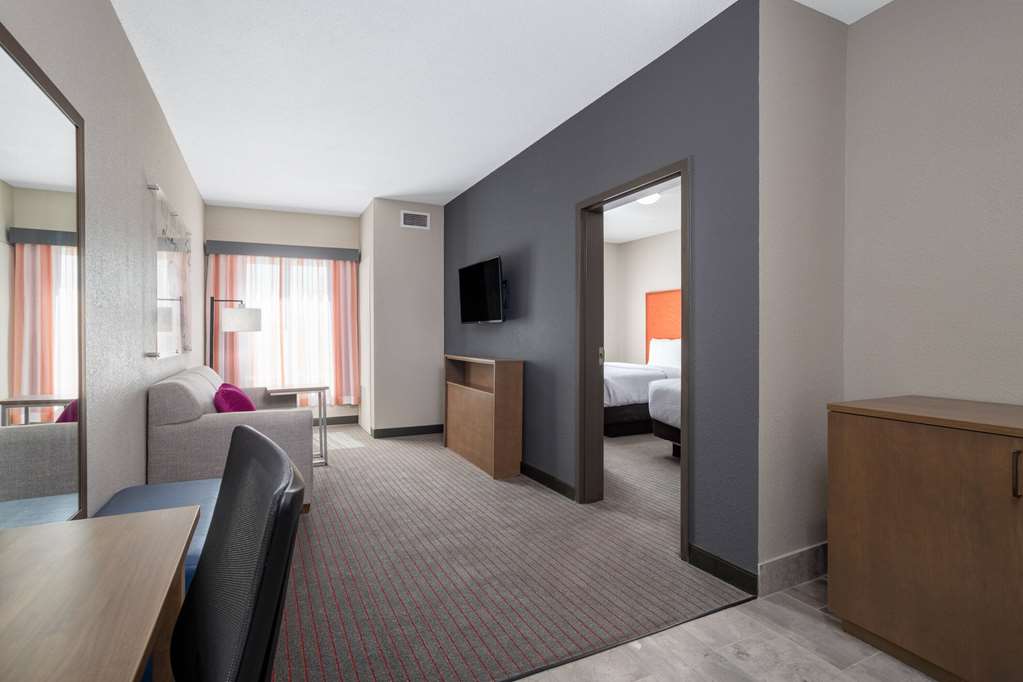 La Quinta Inn & Suites by Wyndham Augusta Near Fort Gordon - photo 19