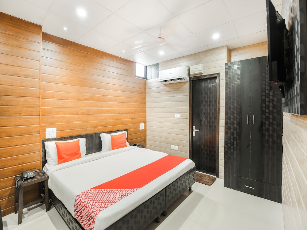 OYO 46328 Hotel Anand Shri in Panchkula, India