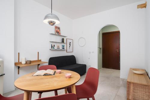 NEW Modern and Bright Wi Fi A C 4 Seats — 4-Star Luxury Hotel in Milan, Italy