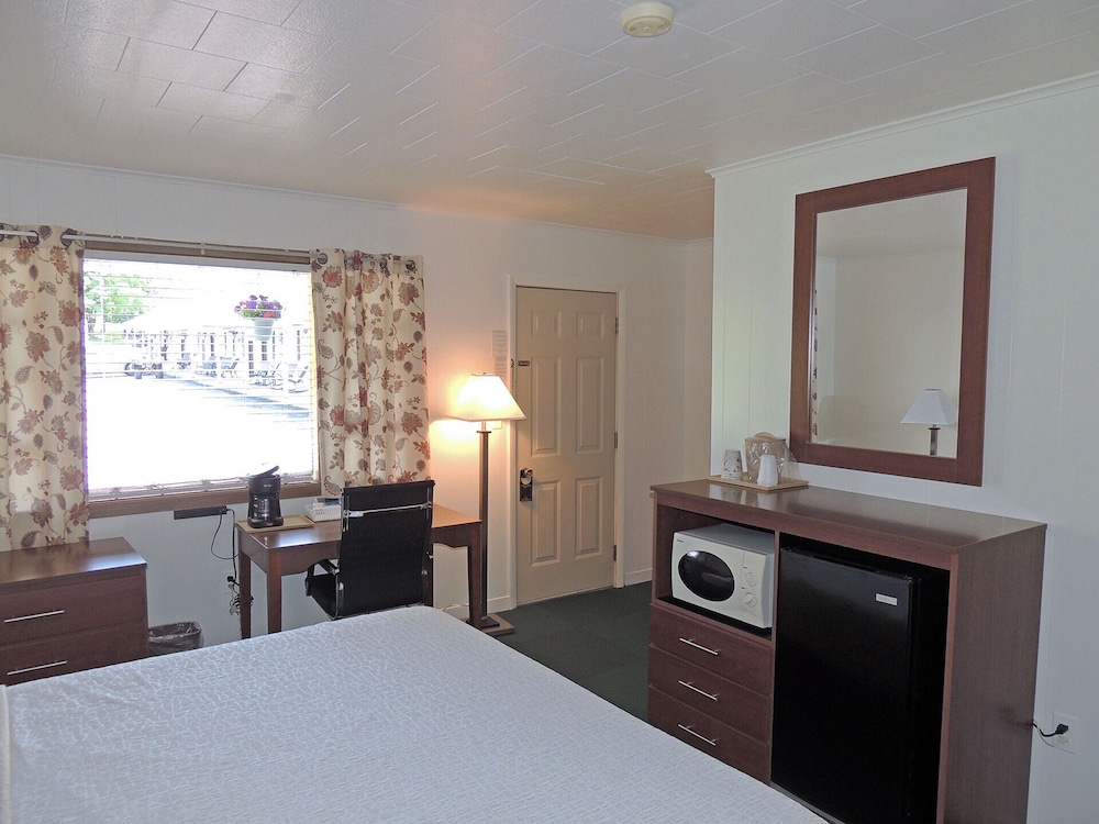 Rock Ledge Motel - photo 12