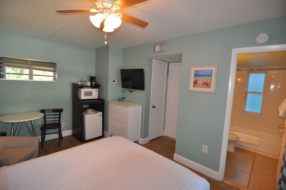 Lido Islander Inn - photo 21