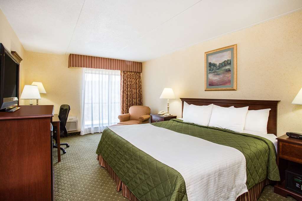 Days Inn & Suites by Wyndham Sutton Flatwoods - photo 8